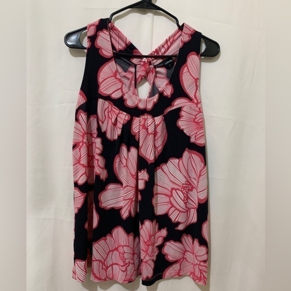 3/$35❤️Pink,black and white floral, print woman top size L
